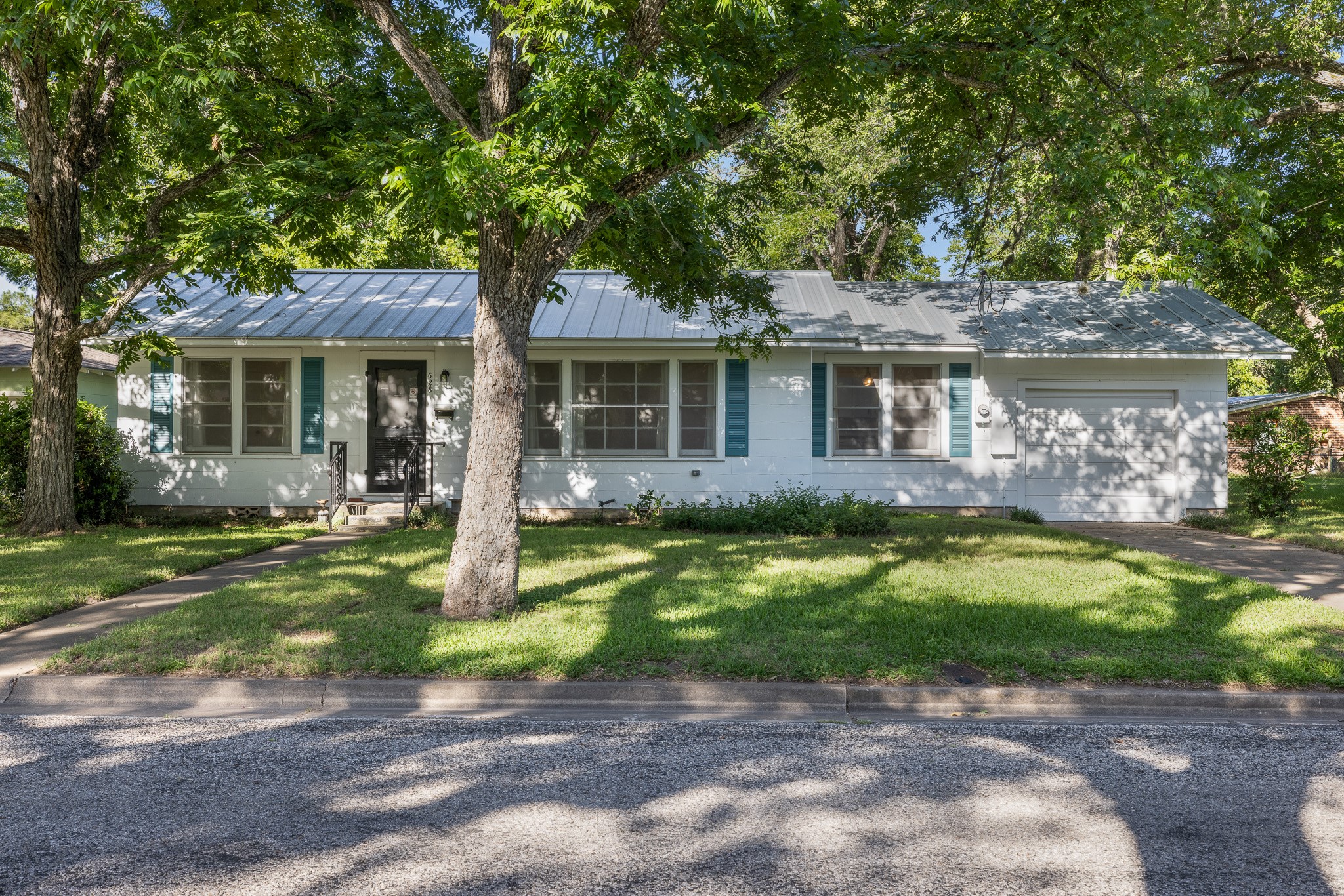 628 S Madison Street, La Grange, TX, 78945 | 63660960 | Realty Texas LLC