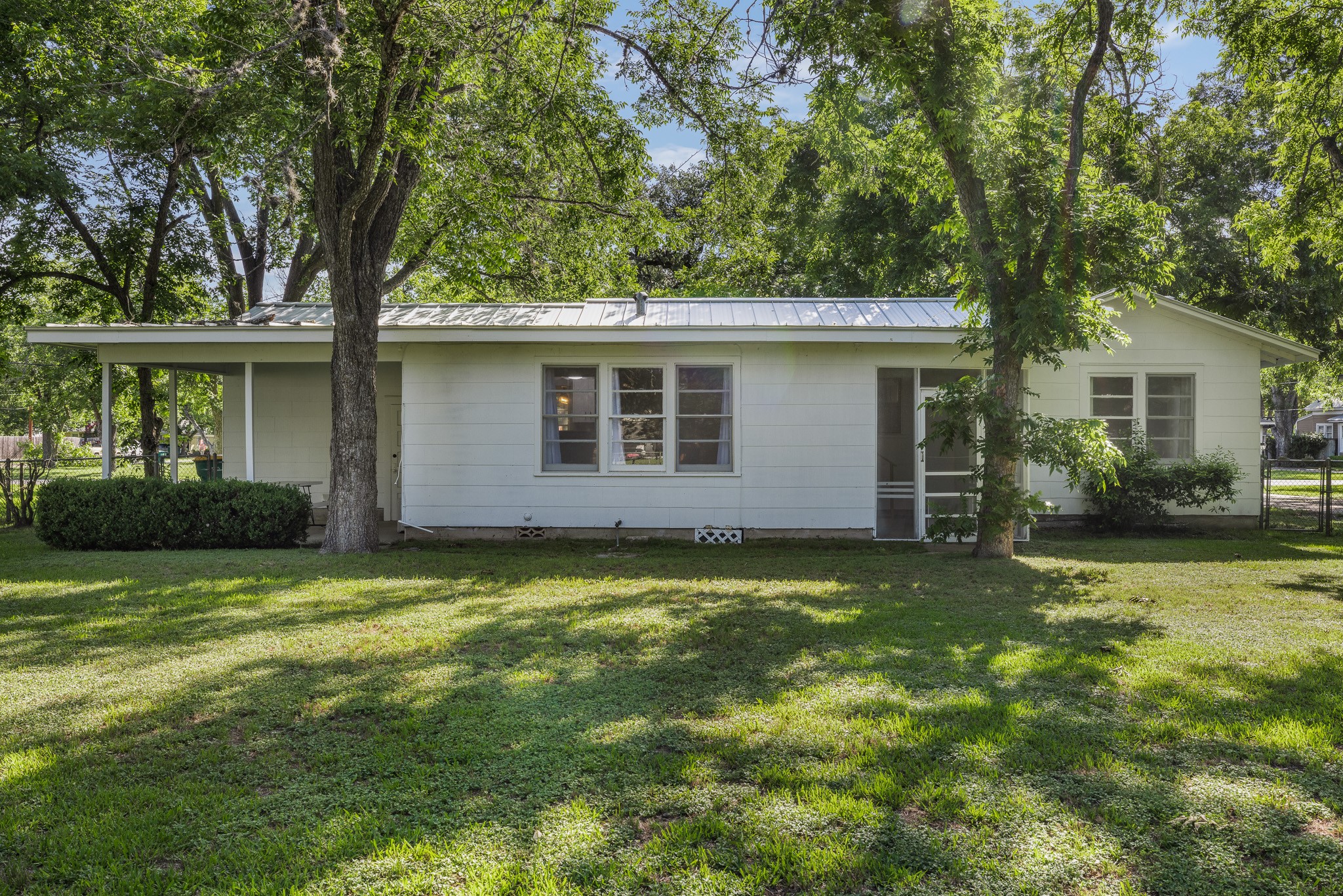 628 S Madison Street, La Grange, TX, 78945 | 63660960 | Realty Texas LLC