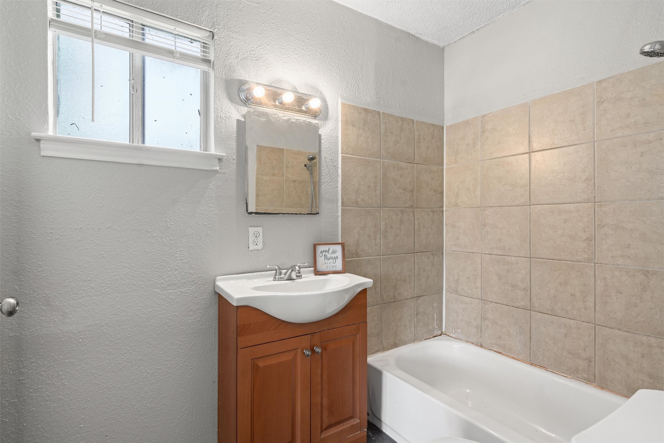 203 E Anderson Ave, Round Rock, TX, 78664 | 5196111 | Realty Texas LLC