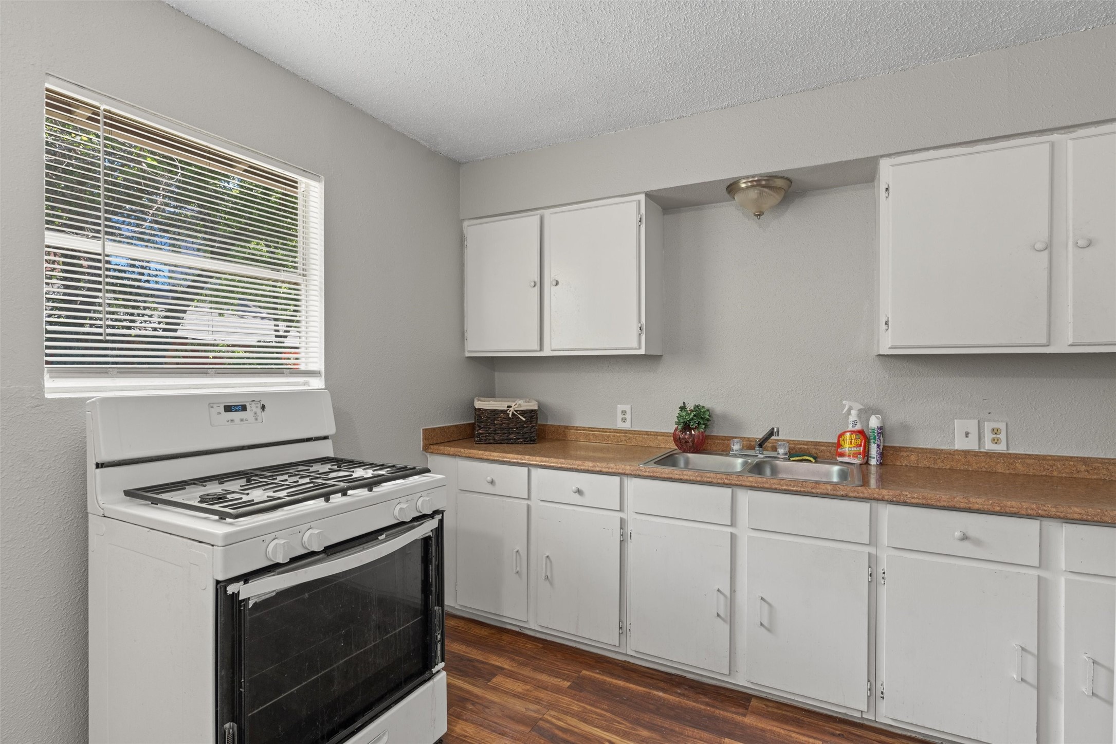 203 E Anderson Ave, Round Rock, TX, 78664 | 5196111 | Realty Texas LLC