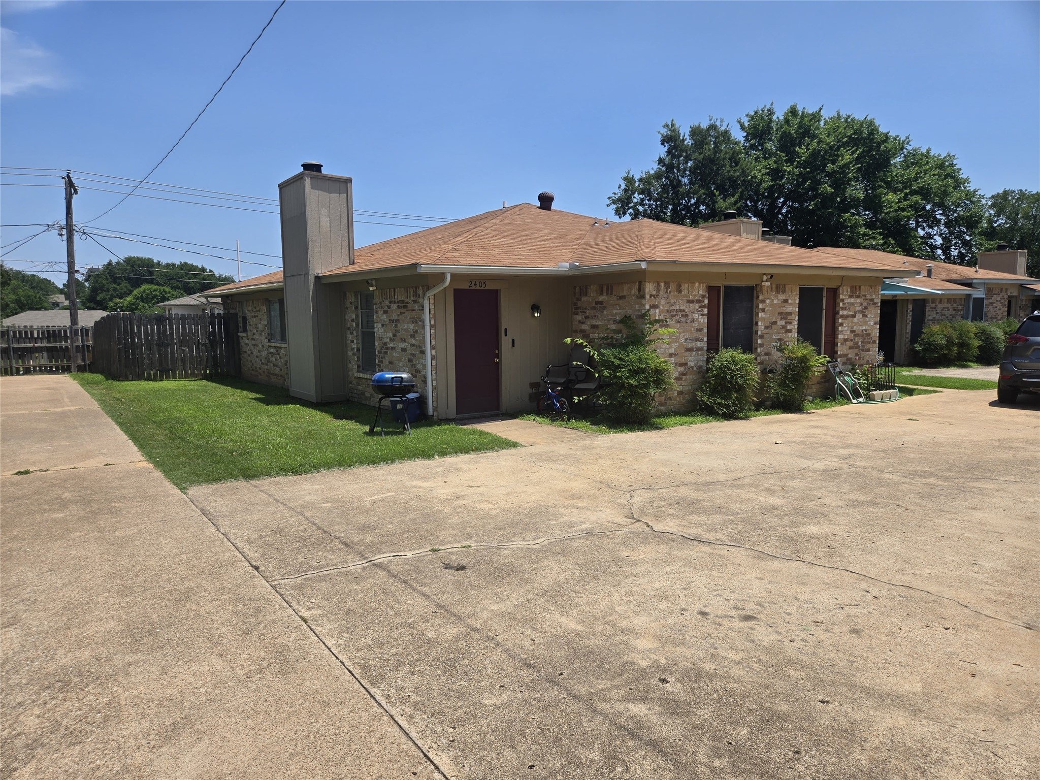2405 Springmont Court, Arlington, TX, 76012 | 20969435 | Realty Texas LLC