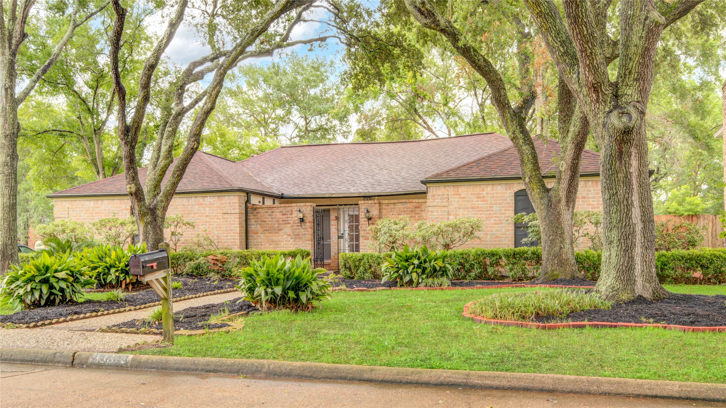 13903 Chevy Chase Drive , Houston, TX, 77077 | 75708110 | Realty Texas LLC