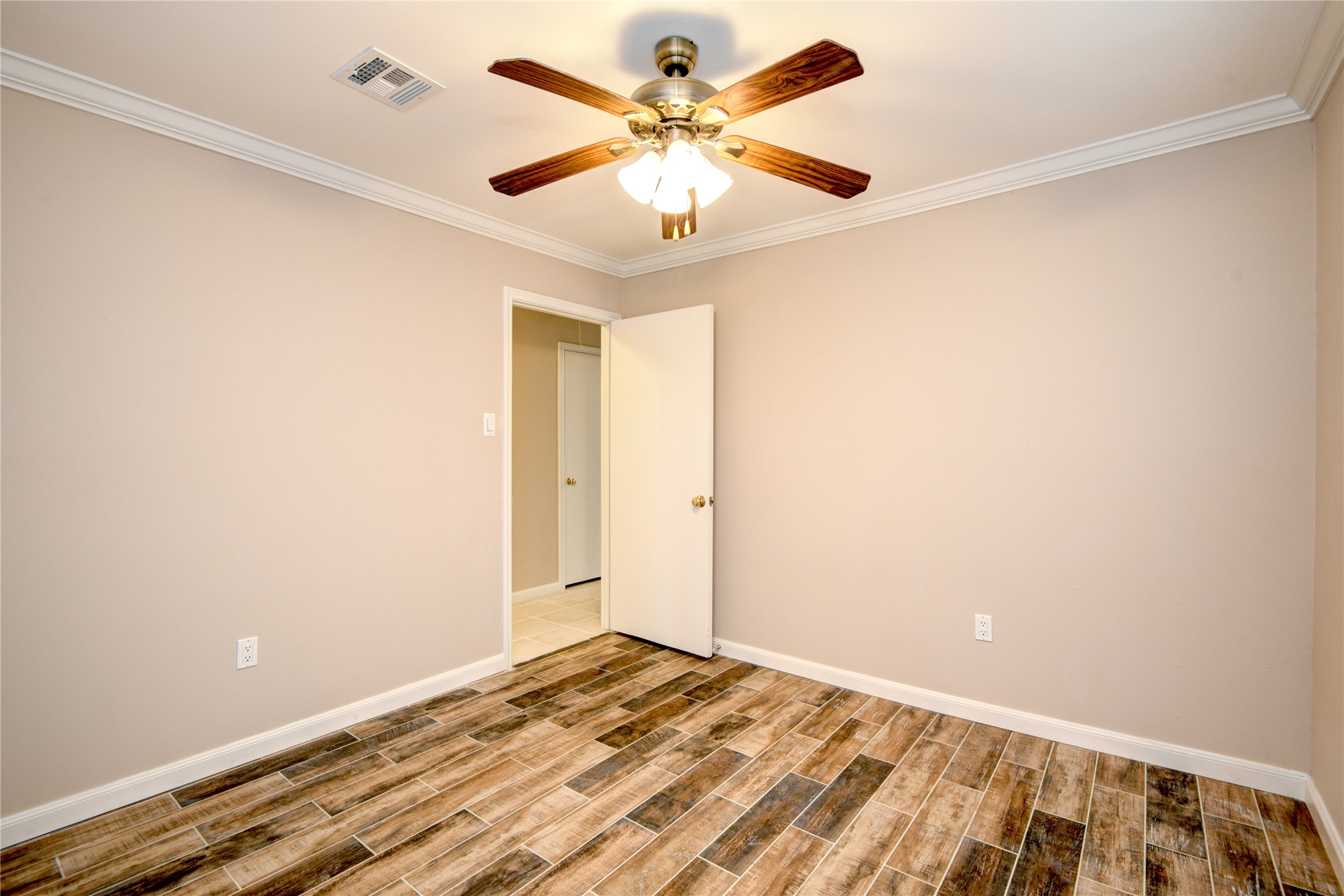 13903 Chevy Chase Drive , Houston, TX, 77077 | 75708110 | Realty Texas LLC