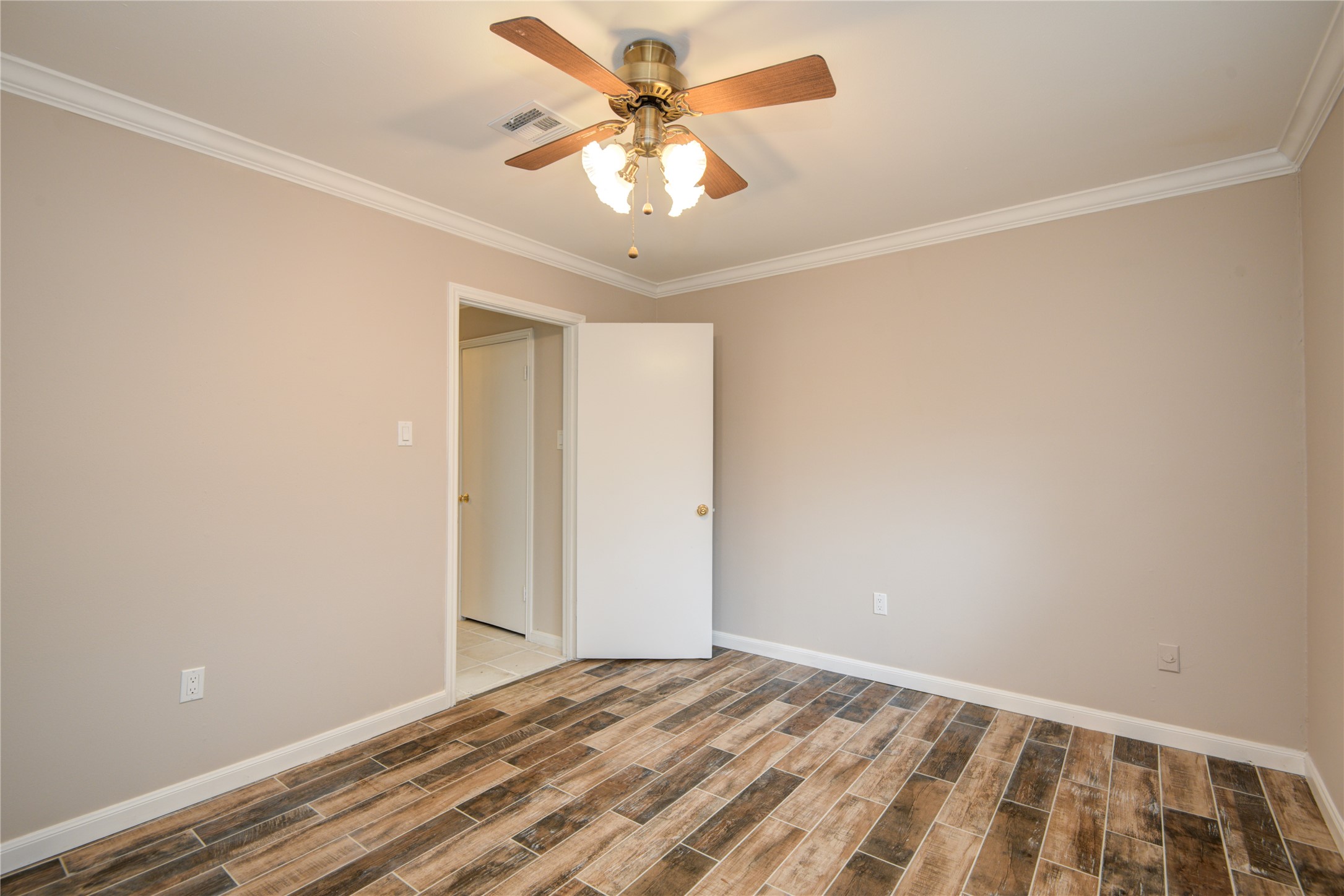 13903 Chevy Chase Drive , Houston, TX, 77077 | 75708110 | Realty Texas LLC