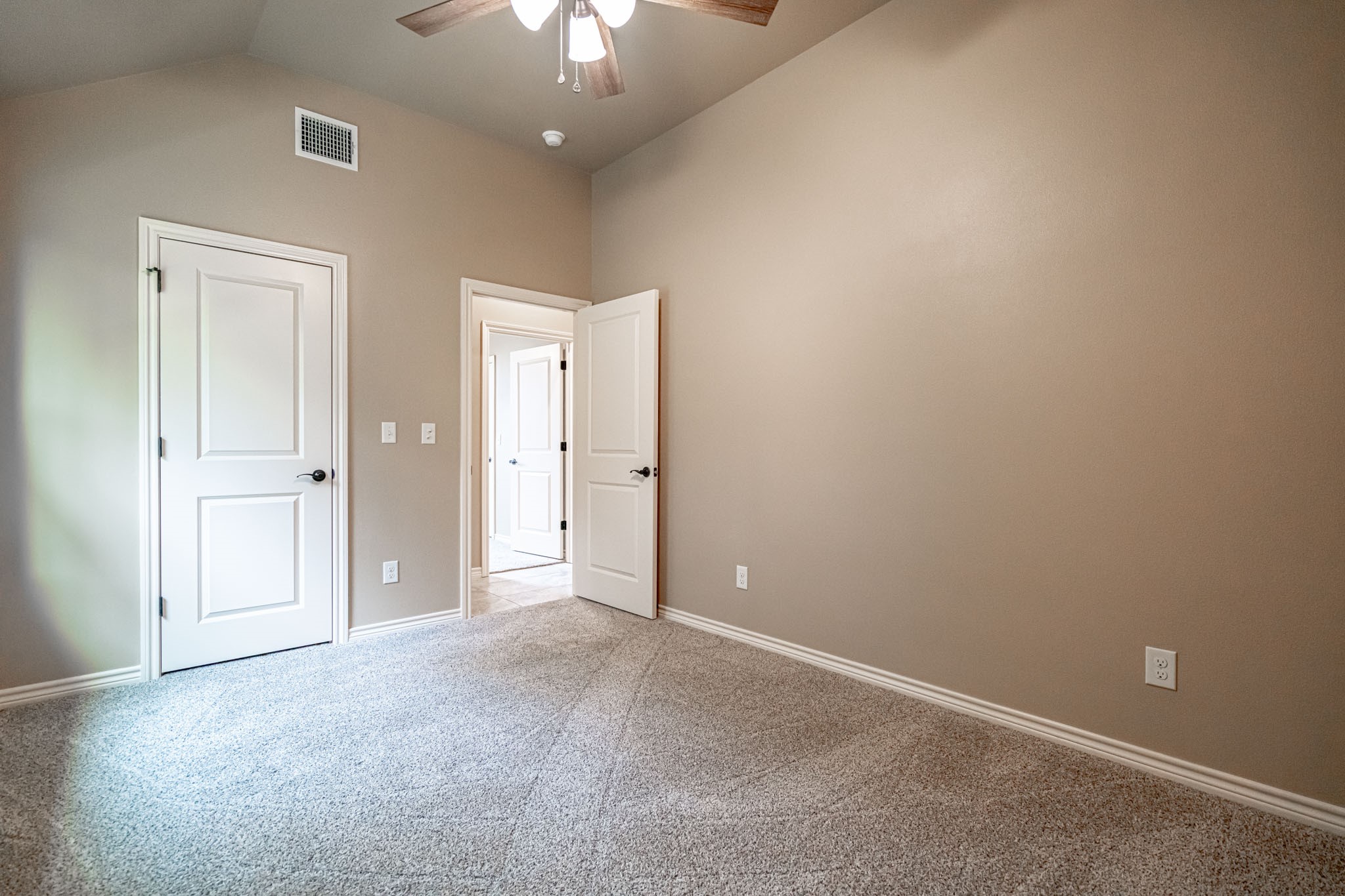 2600 Creek Drive, Granbury, TX, 76048 | 20969878 | Realty Texas LLC