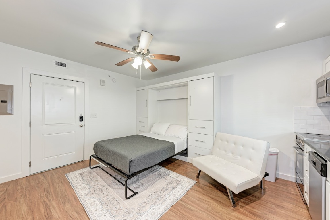 306 E 30th Street 205, Austin, TX, 78705 | 3153834 | Realty Texas LLC