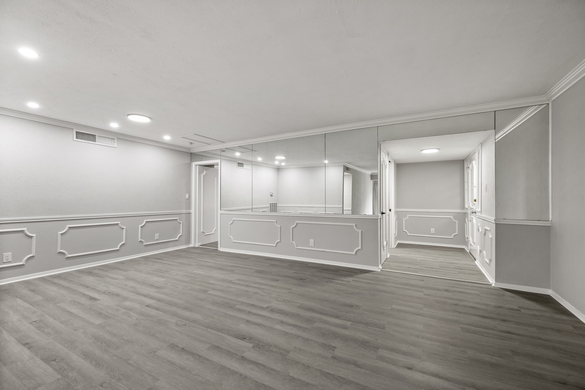 5050 Ambassador Way 302 , Houston, TX, 77056 | 64014591 | Realty Texas LLC