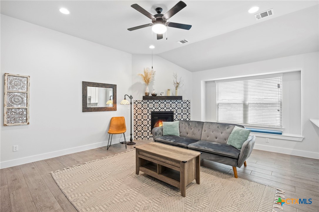 532 Elm Green Street , Hutto, TX, 78634 | 581295 | Realty Texas LLC