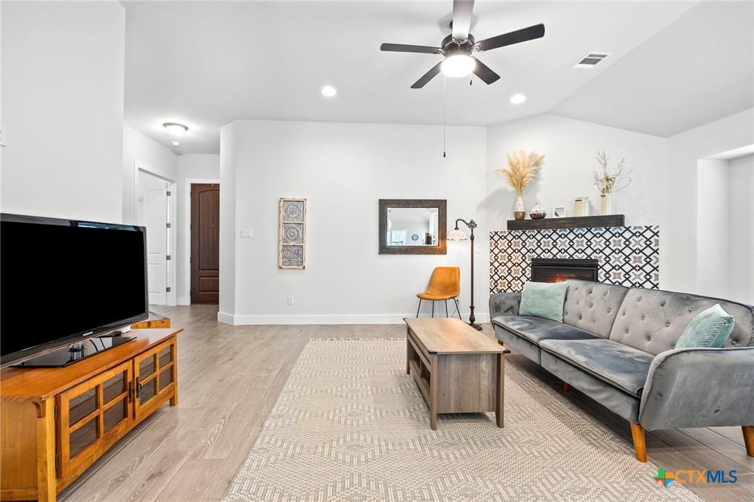 532 Elm Green Street , Hutto, TX, 78634 | 581295 | Realty Texas LLC