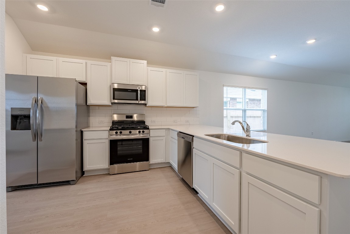 200 Camargue Drive , Hutto, TX, 78634 | 1914007 | Realty Texas LLC
