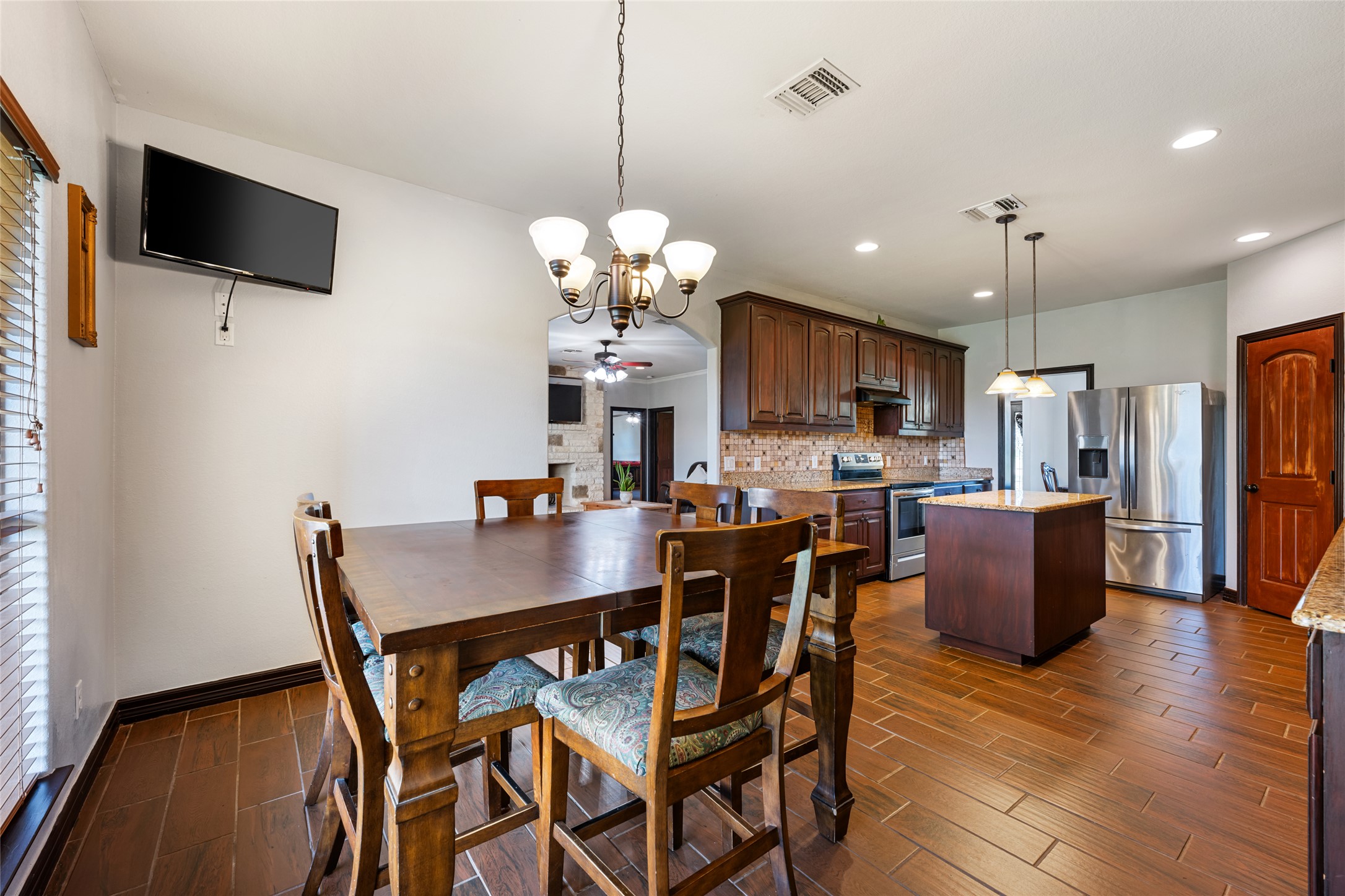 108 Whispering Pines DR, Bastrop, TX, 78602 | 4557487 | Realty Texas LLC
