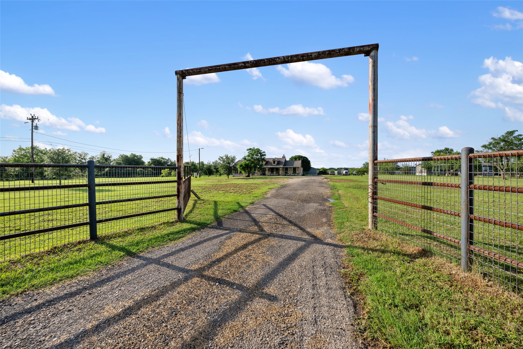 108 Whispering Pines DR, Bastrop, TX, 78602 | 4557487 | Realty Texas LLC