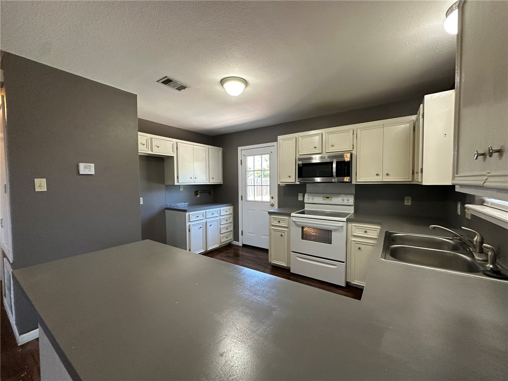 406 Bayview Boulevard, Portland, TX, 78374 | 460747 | Realty Texas LLC