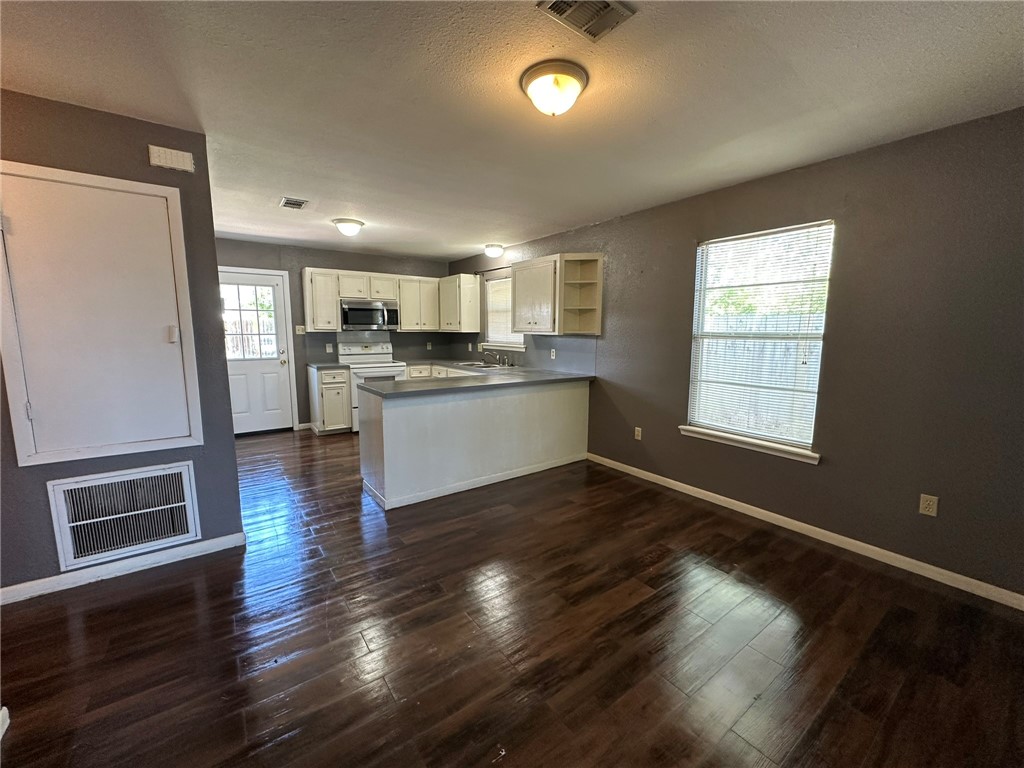 406 Bayview Boulevard, Portland, TX, 78374 | 460747 | Realty Texas LLC