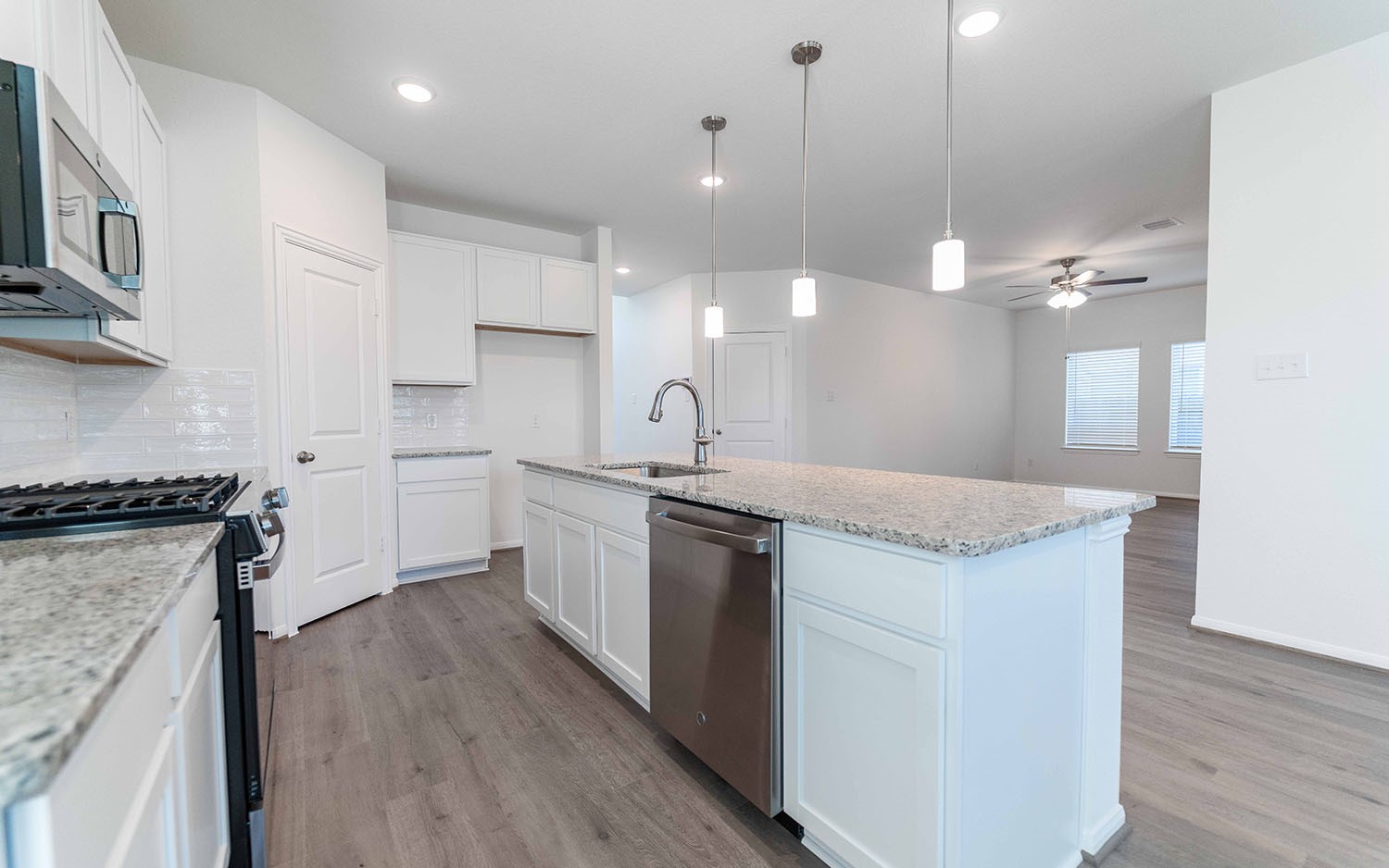 13405 Dalvay Beach Drive, Texas City, TX, 77568 | 78218487 | Realty Texas LLC