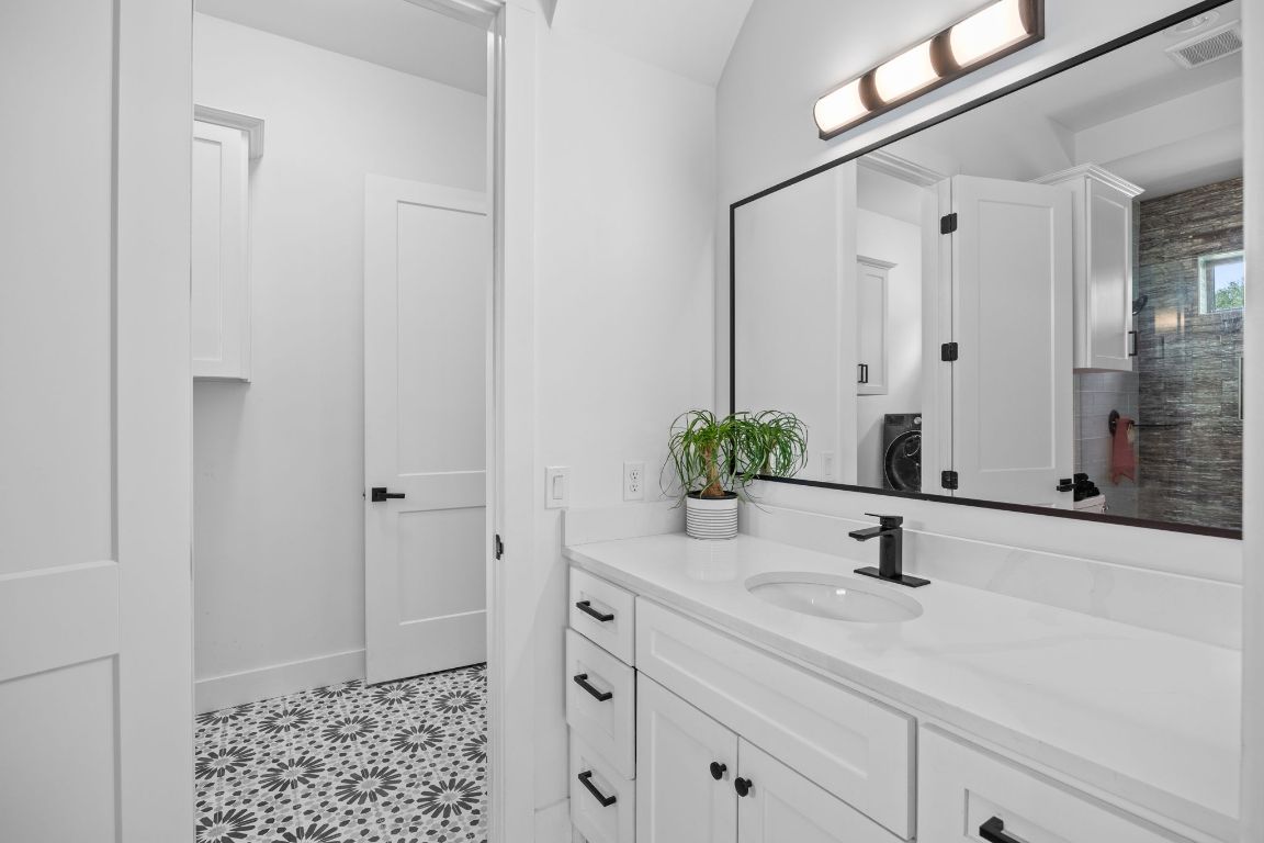 390 RIDDLE Road, Cedar Creek, TX, 78612 | 6429598 | Realty Texas LLC