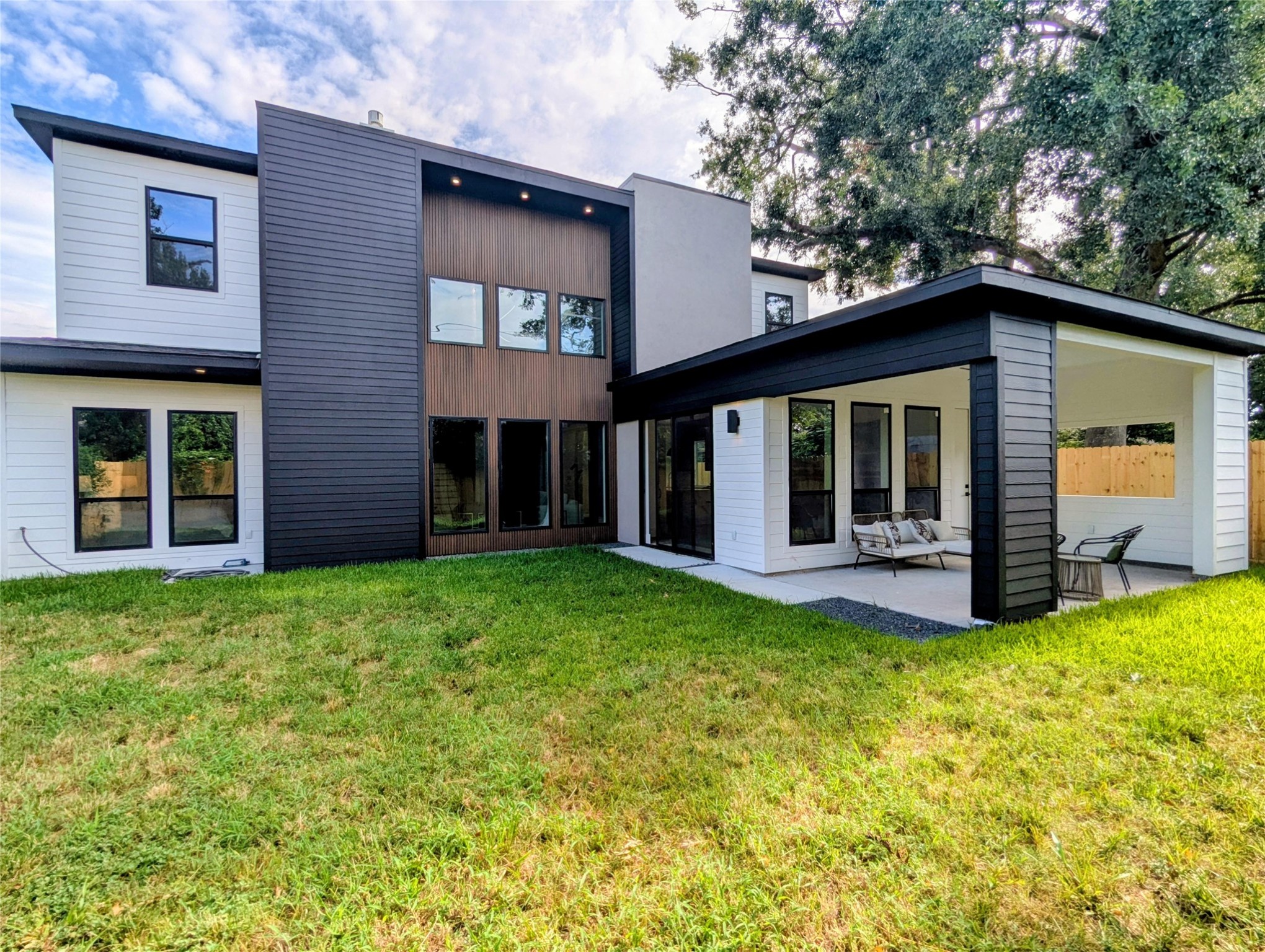 8102 Montridge Drive, Houston, TX, 77055 | 62011518 | Realty Texas LLC