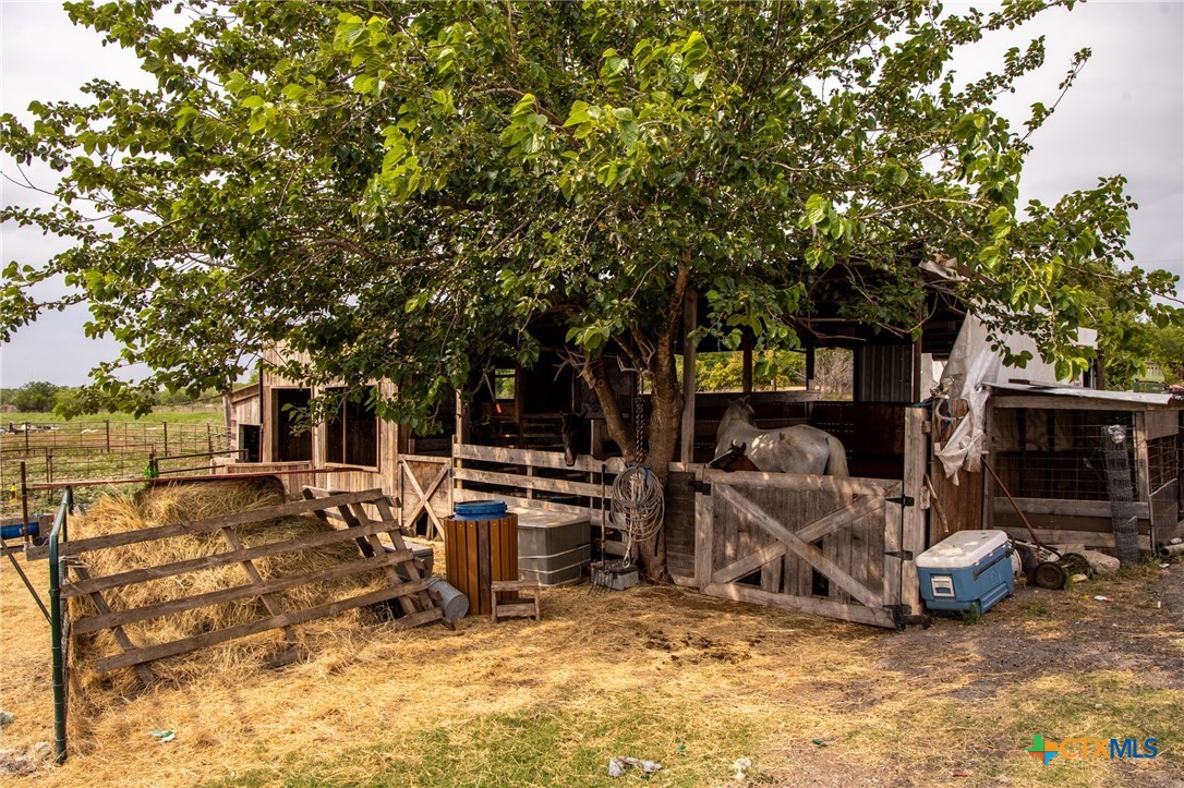2811 Harris Hill Road, San Marcos, TX, 78666 | 582810 | Realty Texas LLC
