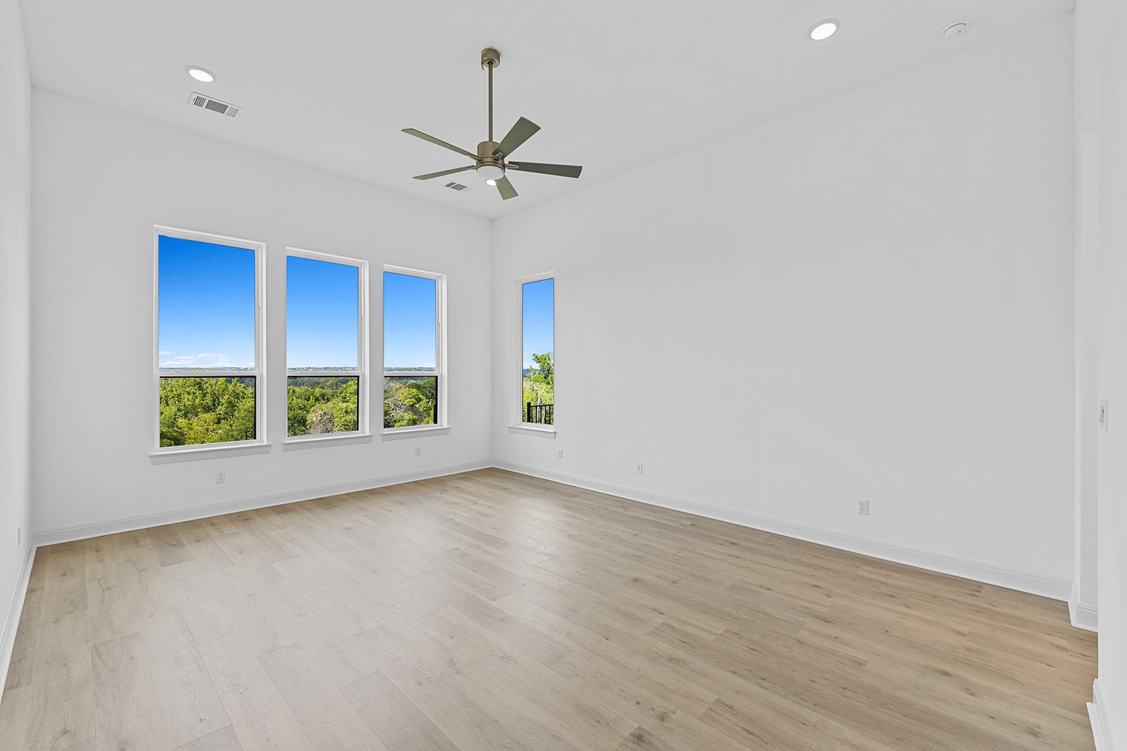 310 Yaklin DR, Liberty Hill, TX, 78642 | 5705385 | Realty Texas LLC