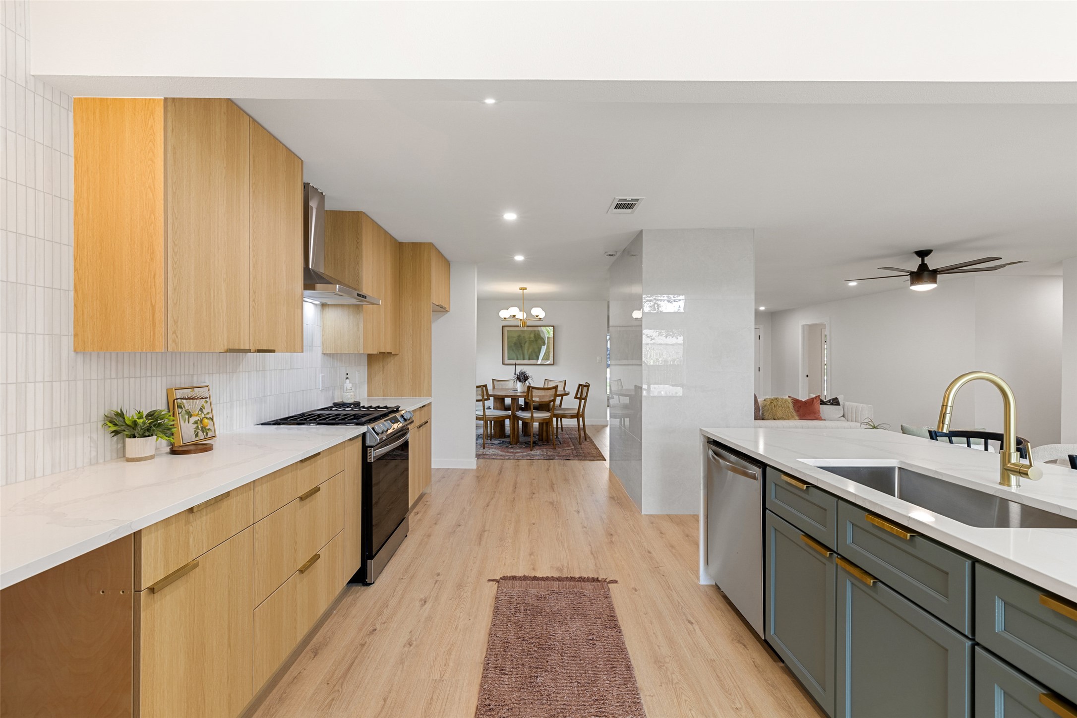 6809 Willamette DR, Austin, TX, 78723 | 2145693 | Realty Texas LLC