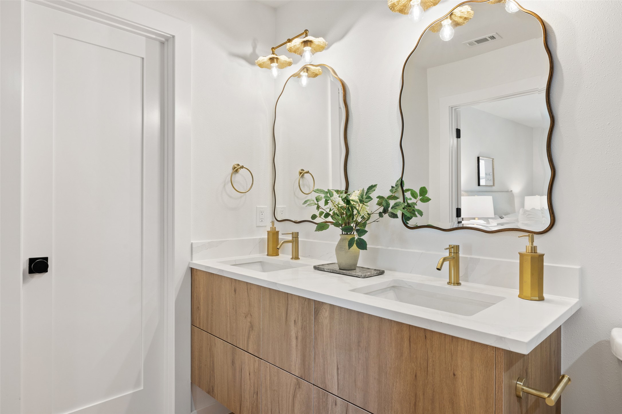 6809 Willamette DR, Austin, TX, 78723 | 2145693 | Realty Texas LLC