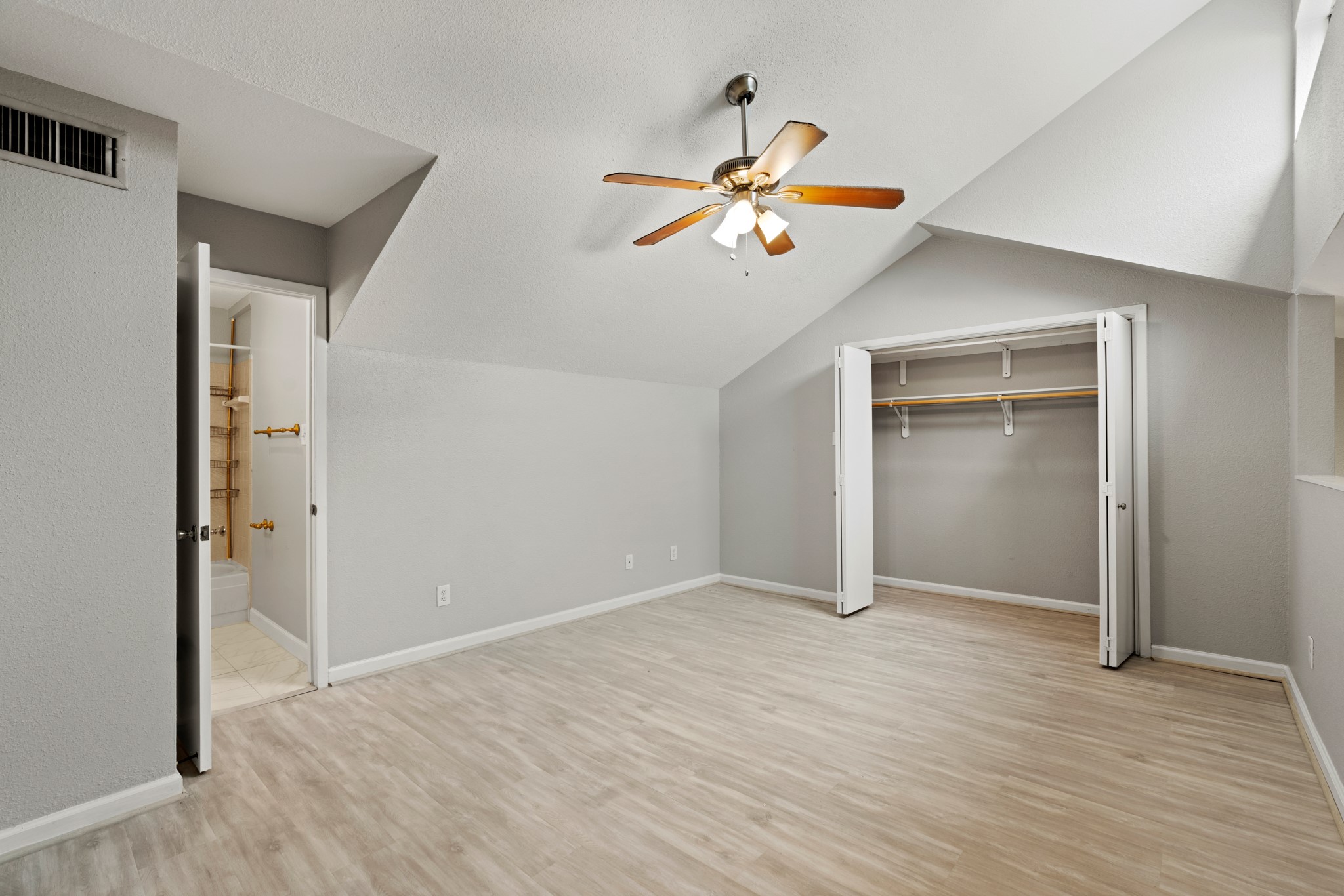 10811 Richmond Avenue 12, Houston, TX, 77042 | 92728300 | Realty Texas LLC