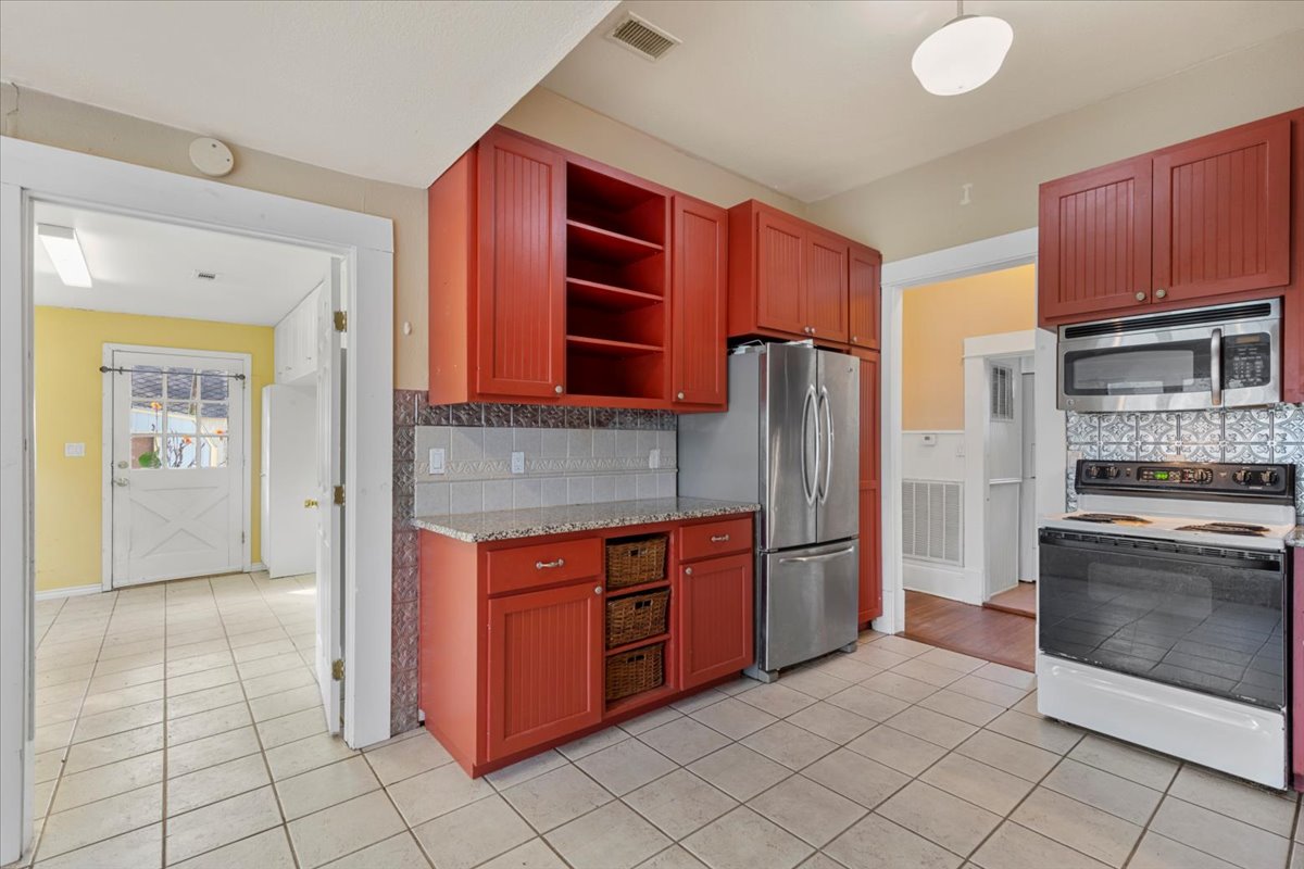 710 Gresham ST, Smithville, TX, 78957 | 8863109 | Realty Texas LLC