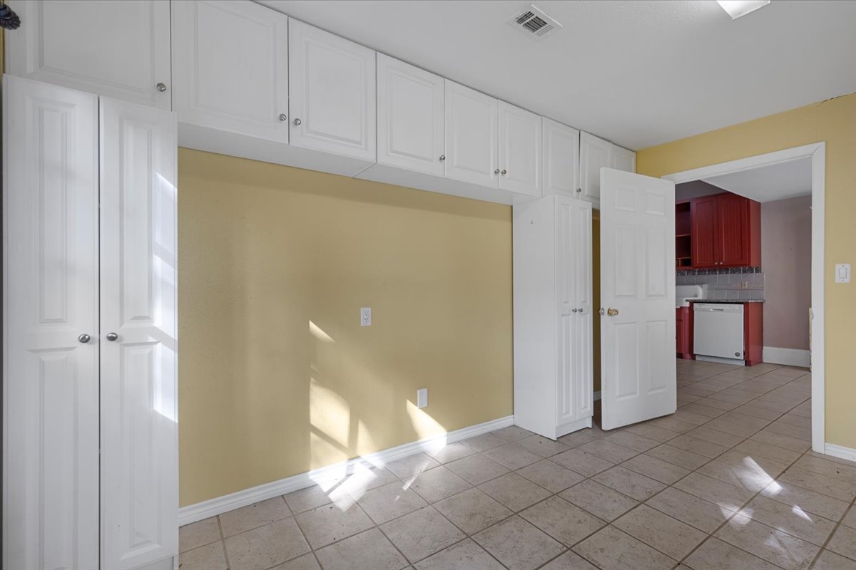 710 Gresham ST, Smithville, TX, 78957 | 8863109 | Realty Texas LLC