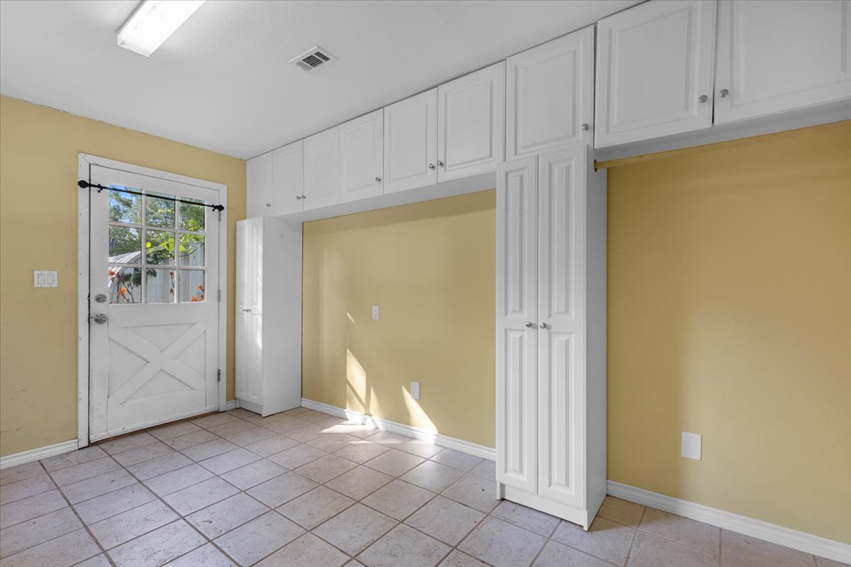 710 Gresham ST, Smithville, TX, 78957 | 8863109 | Realty Texas LLC