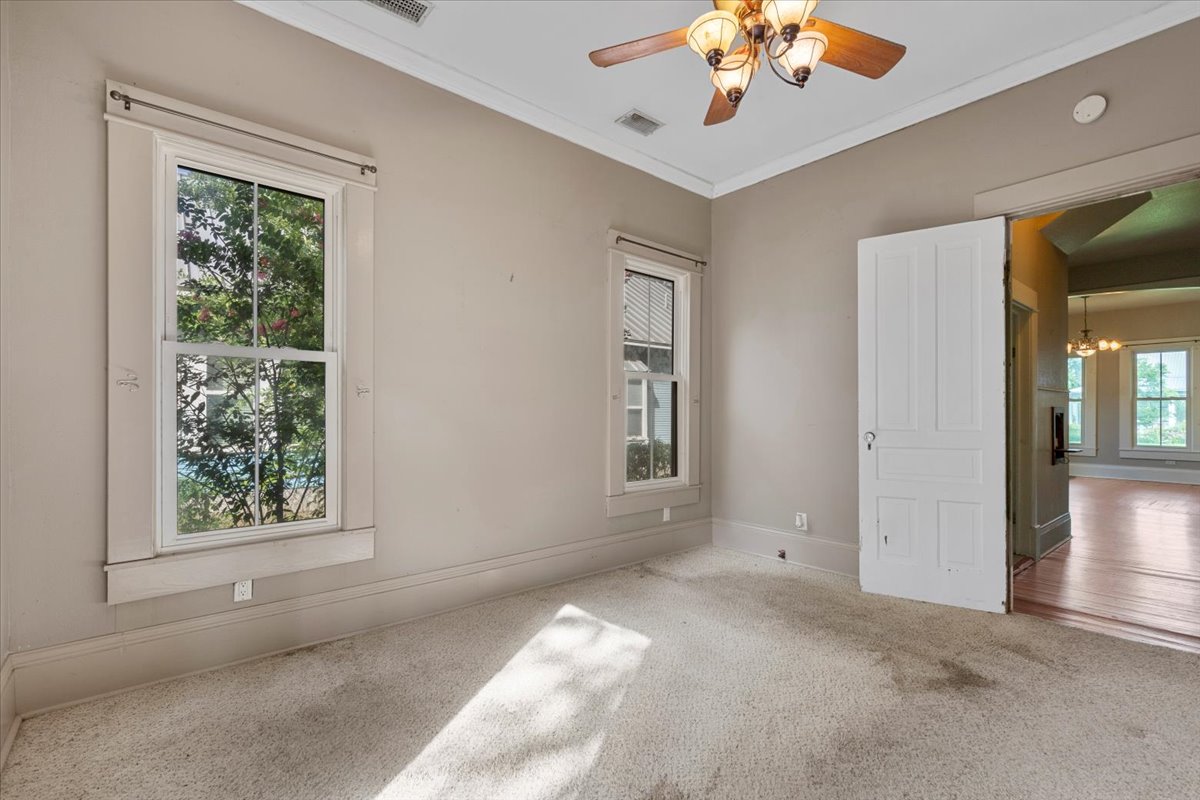 710 Gresham ST, Smithville, TX, 78957 | 8863109 | Realty Texas LLC