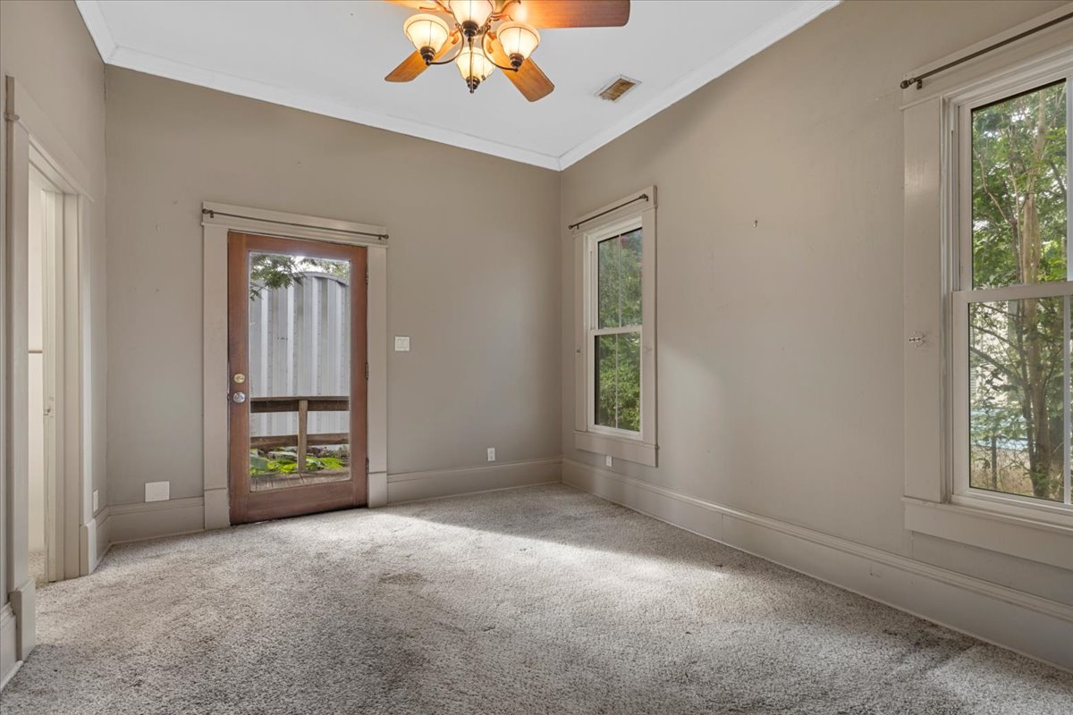 710 Gresham ST, Smithville, TX, 78957 | 8863109 | Realty Texas LLC
