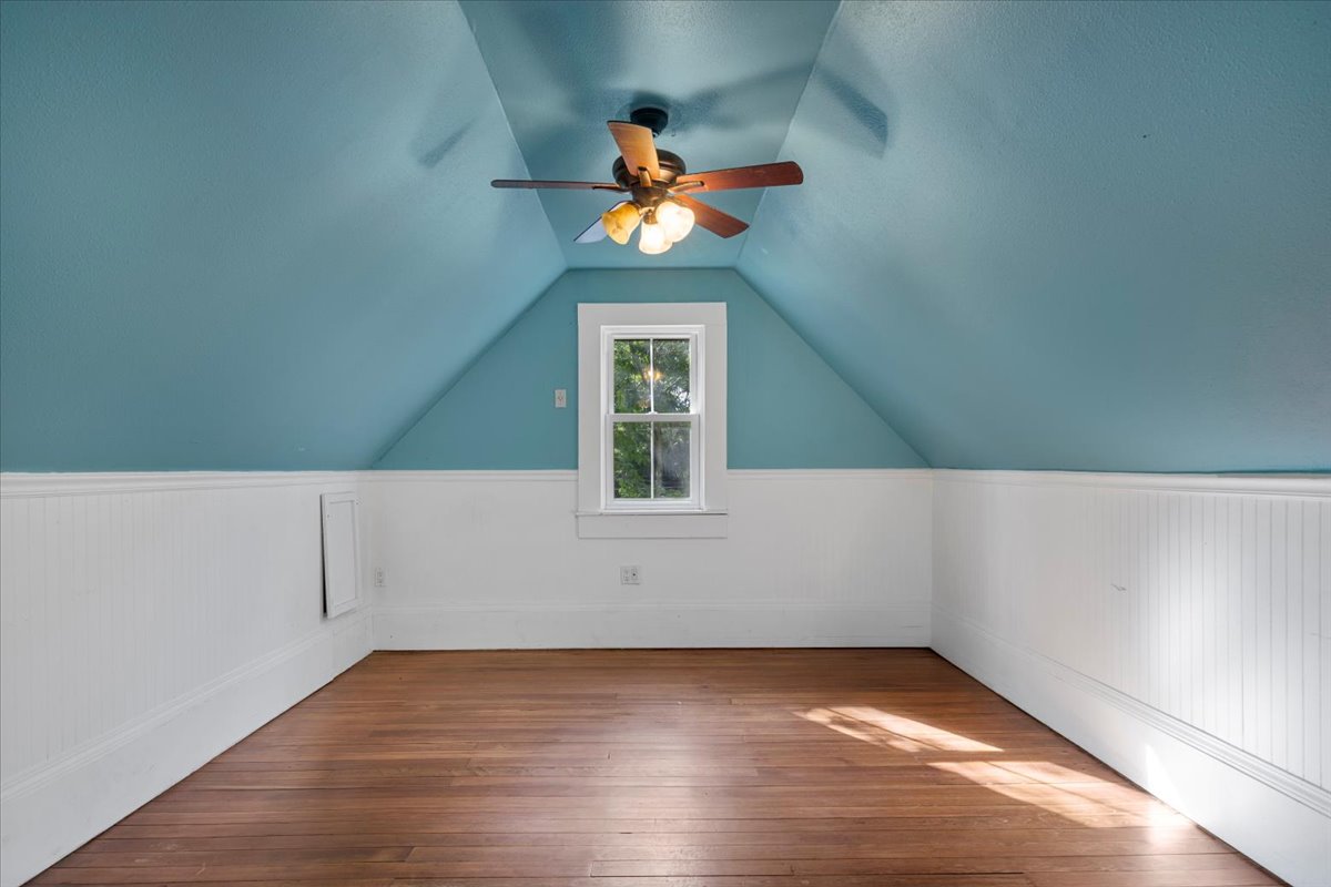 710 Gresham ST, Smithville, TX, 78957 | 8863109 | Realty Texas LLC