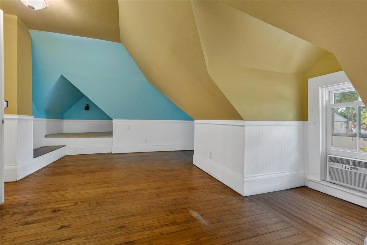 710 Gresham ST, Smithville, TX, 78957 | 8863109 | Realty Texas LLC