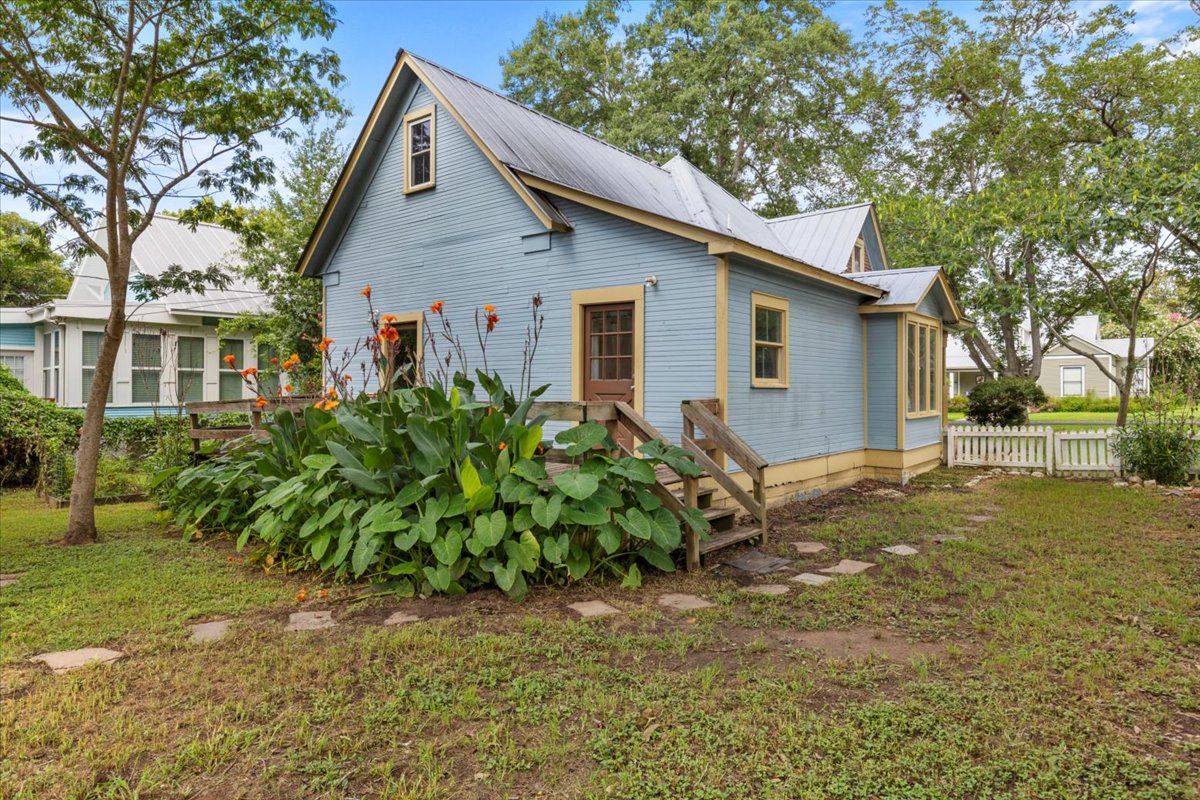 710 Gresham ST, Smithville, TX, 78957 | 8863109 | Realty Texas LLC