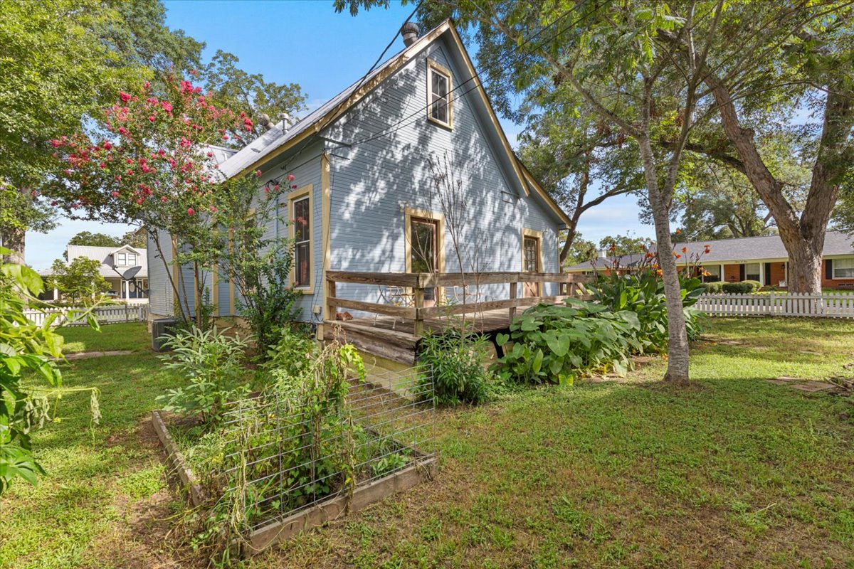 710 Gresham ST, Smithville, TX, 78957 | 8863109 | Realty Texas LLC