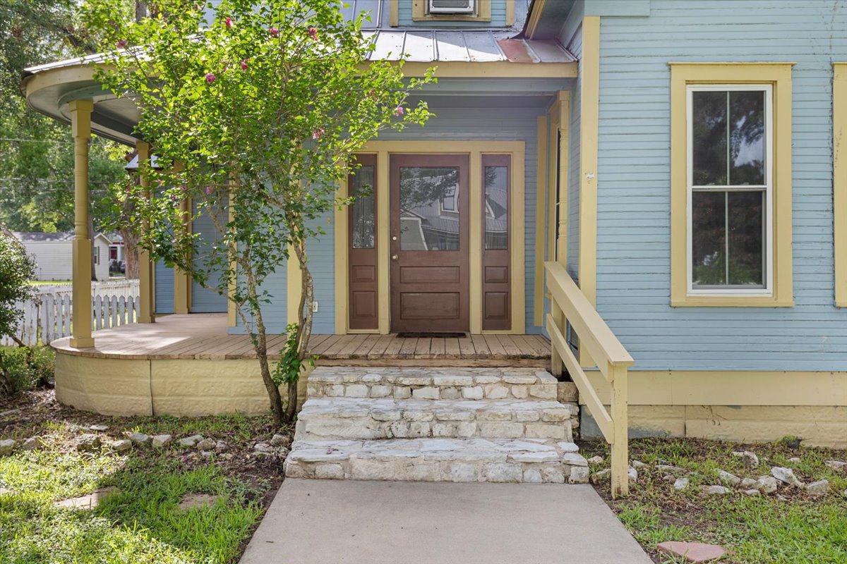 710 Gresham ST, Smithville, TX, 78957 | 8863109 | Realty Texas LLC