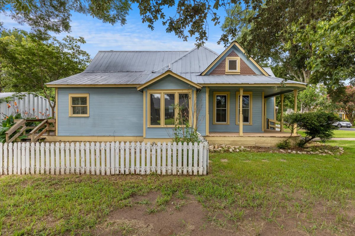 710 Gresham ST, Smithville, TX, 78957 | 8863109 | Realty Texas LLC