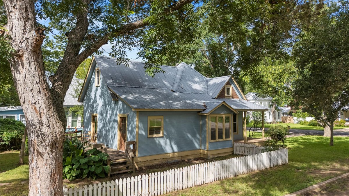 710 Gresham ST, Smithville, TX, 78957 | 8863109 | Realty Texas LLC
