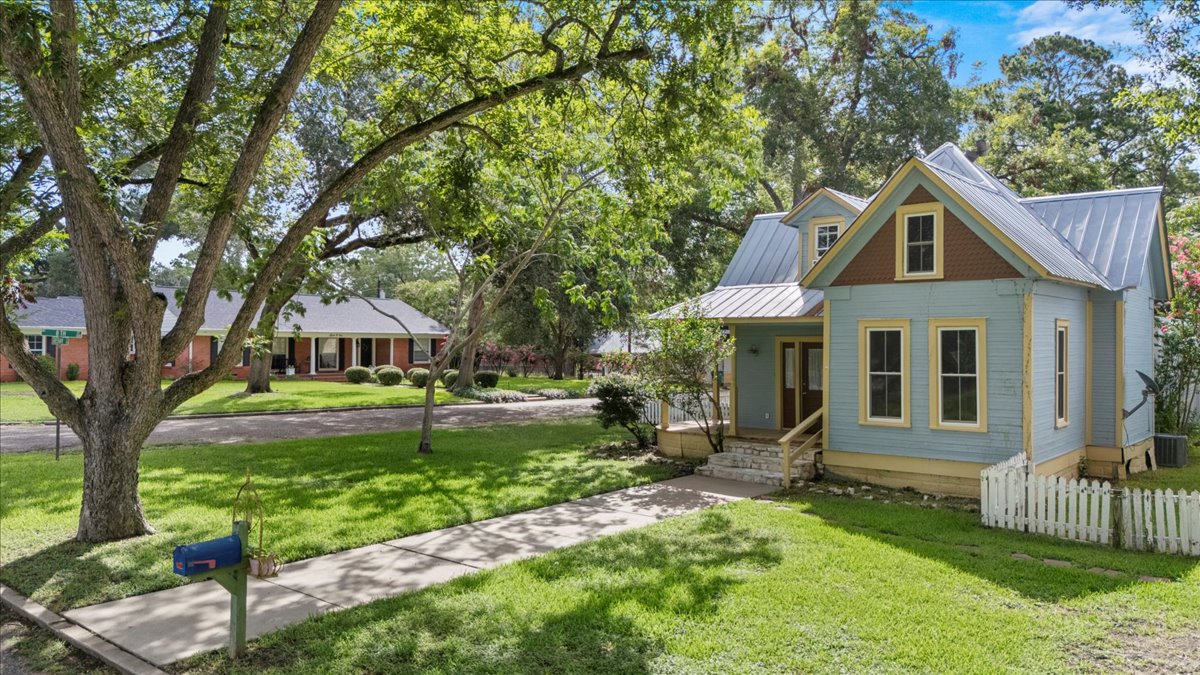 710 Gresham ST, Smithville, TX, 78957 | 8863109 | Realty Texas LLC