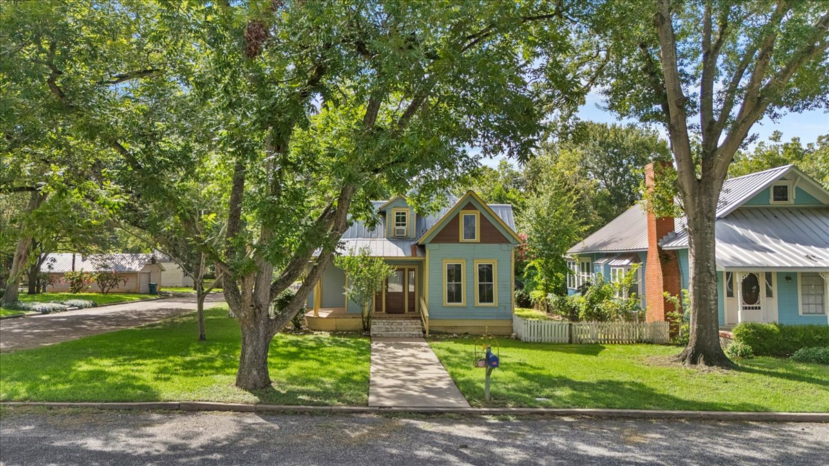 710 Gresham ST, Smithville, TX, 78957 | 8863109 | Realty Texas LLC
