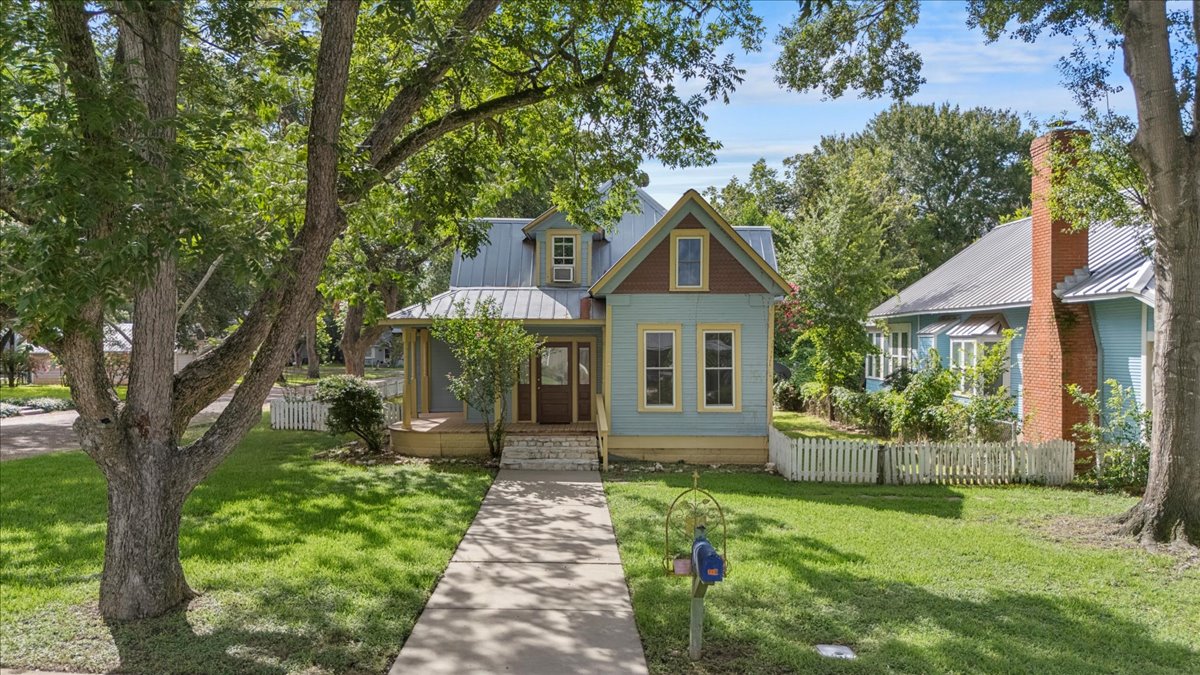 710 Gresham ST, Smithville, TX, 78957 | 8863109 | Realty Texas LLC