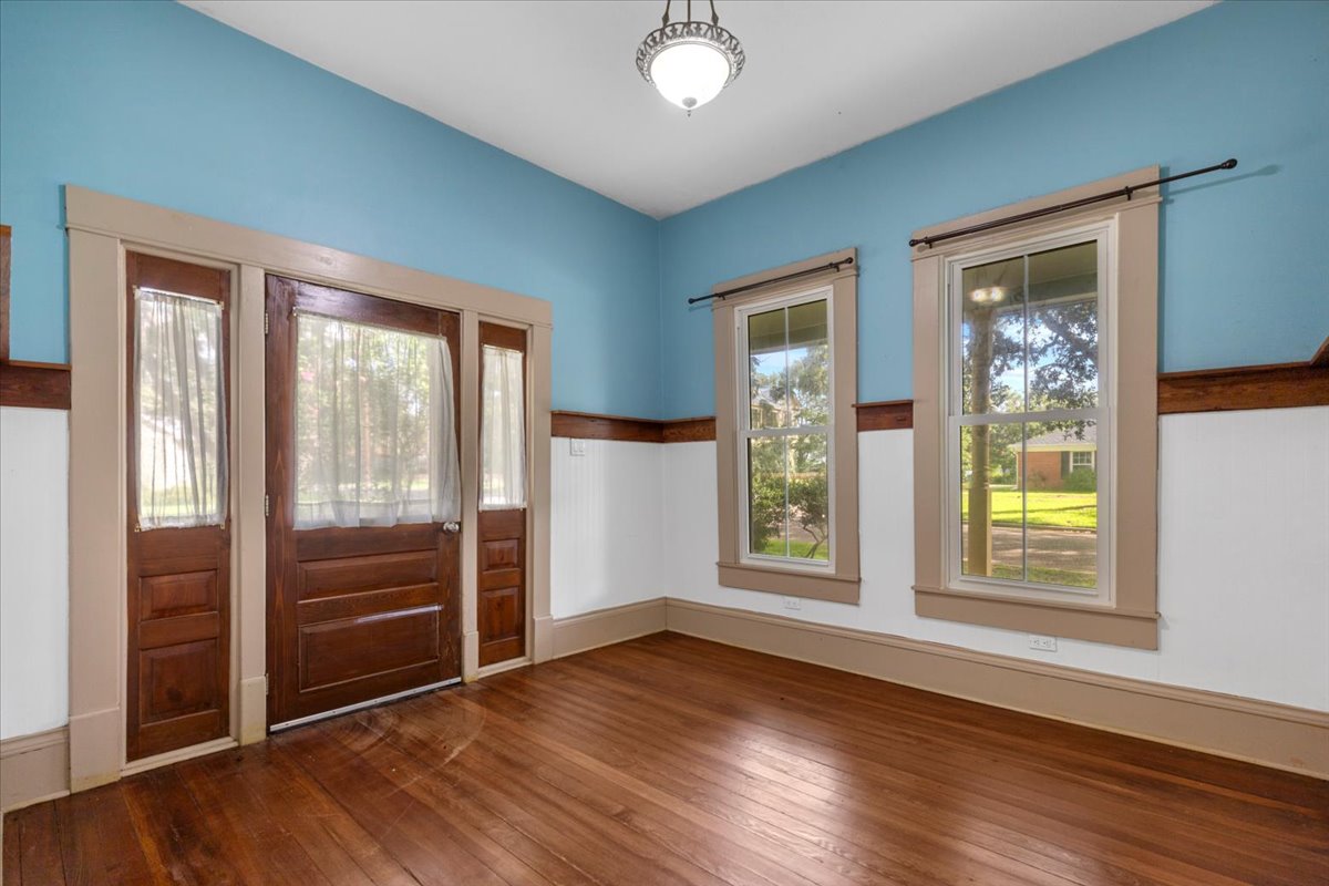 710 Gresham ST, Smithville, TX, 78957 | 8863109 | Realty Texas LLC