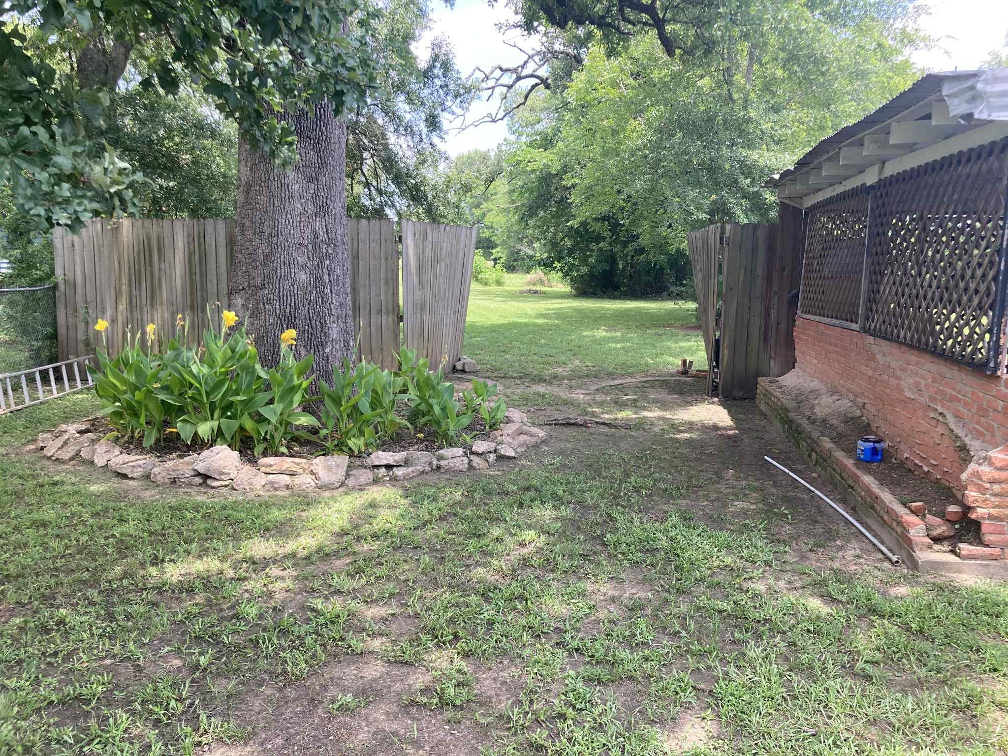 1305 E Goliad Avenue, Crockett, TX, 75835 | 35006583 | Realty Texas LLC