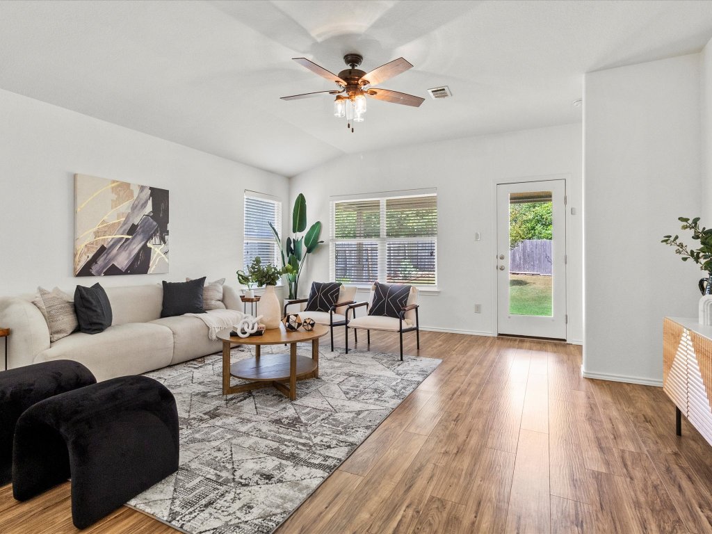 310 Comal Run , Hutto, TX, 78634 | 2011066 | Realty Texas LLC