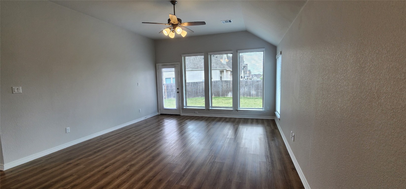 425 Mira Mesa Drive, Liberty Hill, TX, 78642 | 9175693 | Realty Texas LLC