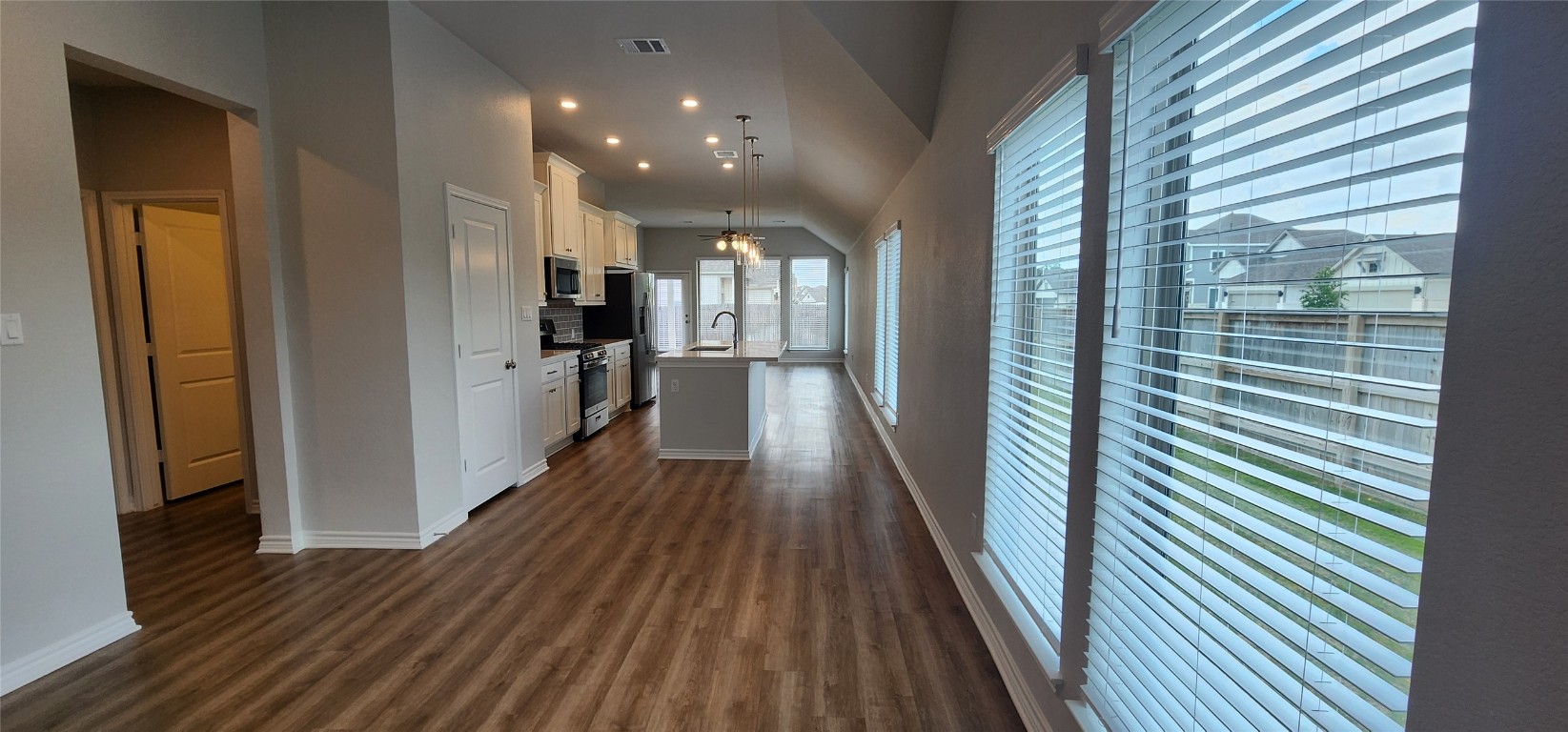 425 Mira Mesa Drive, Liberty Hill, TX, 78642 | 9175693 | Realty Texas LLC