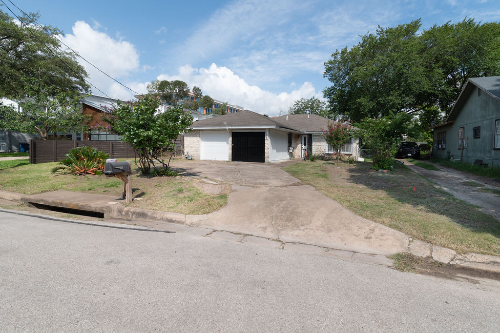 1106 Saucedo Street, Austin, TX, 78721 | 2792701 | Realty Texas LLC