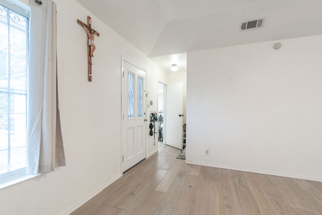 1106 Saucedo Street, Austin, TX, 78721 | 2792701 | Realty Texas LLC