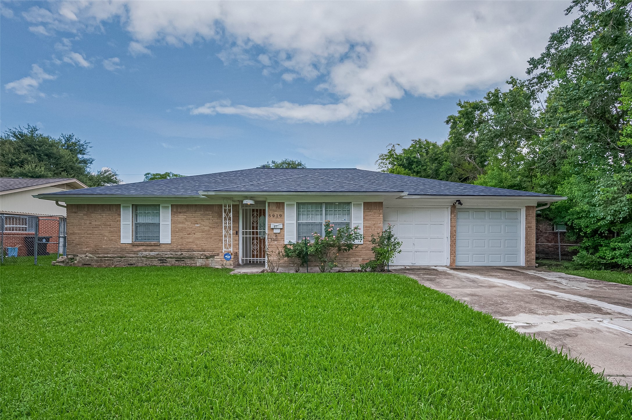 5919 Clarewood Drive, Houston, TX, 77081 | 5209983 | Realty Texas LLC