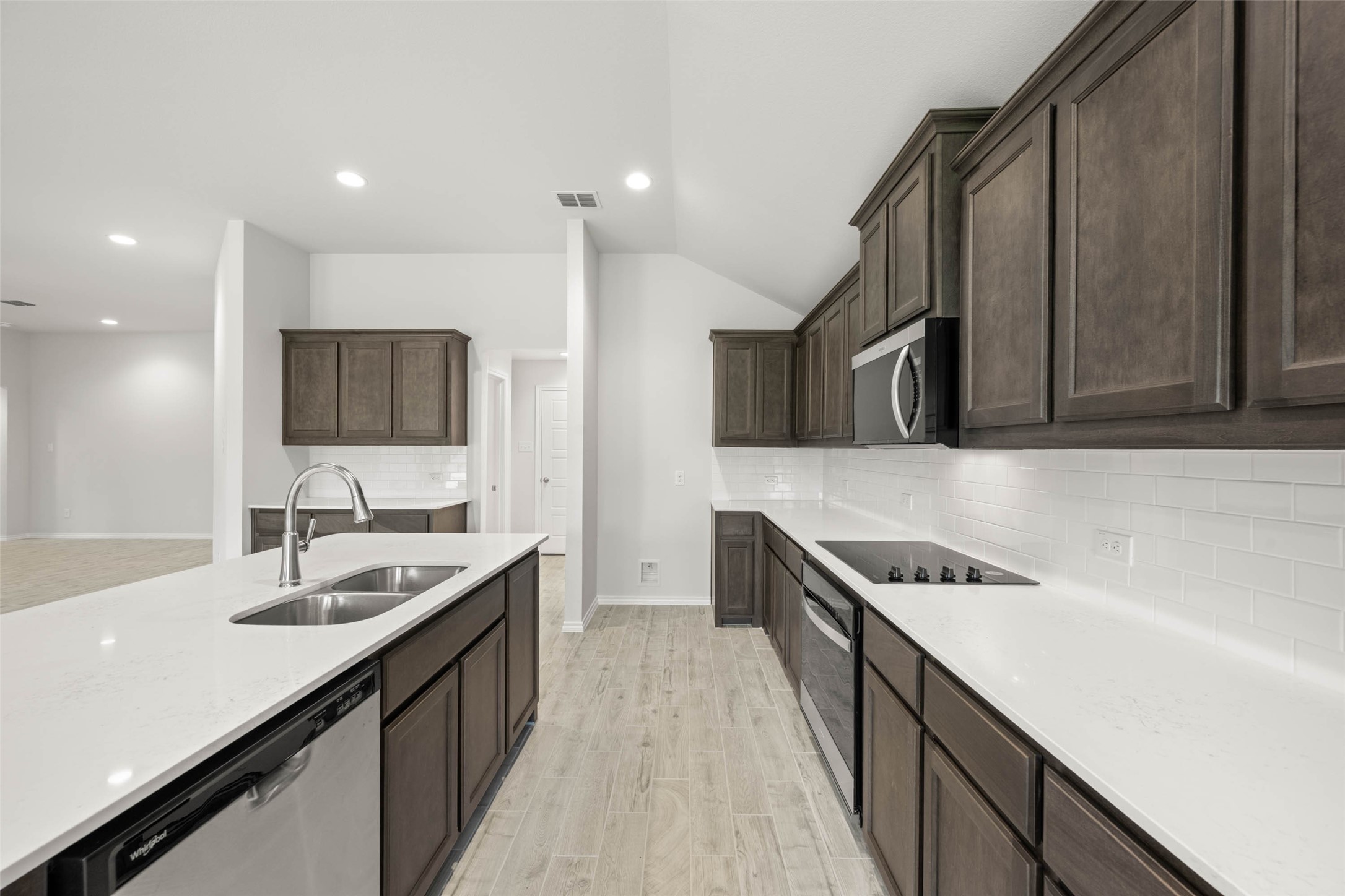2637 Streamside, Burleson, TX, 76028 | 21007319 | Realty Texas LLC